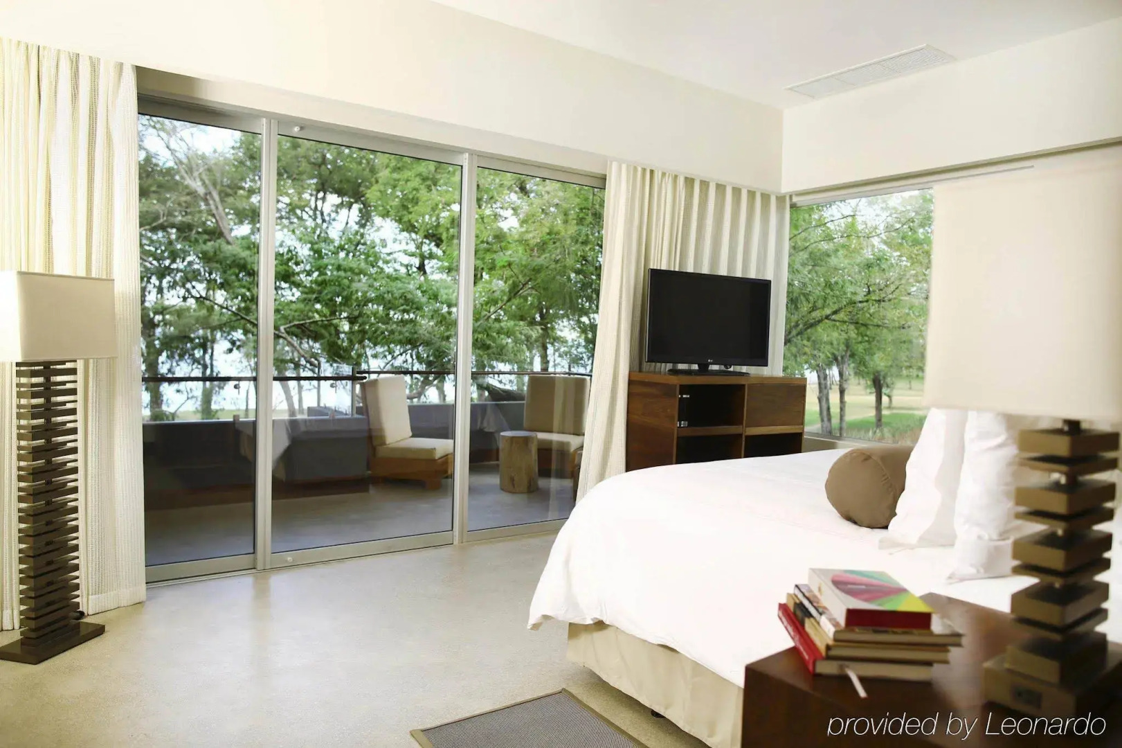 El Mangroove Papagayo, Autograph Collection