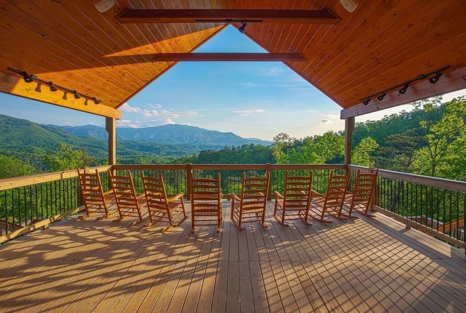 Gatlinburg Mansion - Fourteen Bedroom Cabin