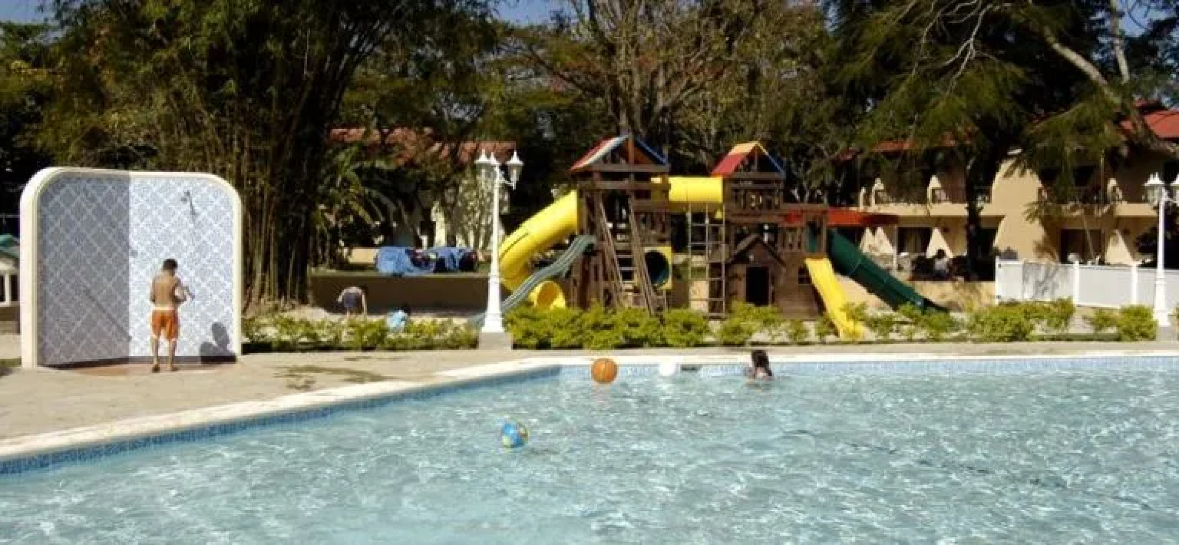 Fun Tropicale Beach Resort