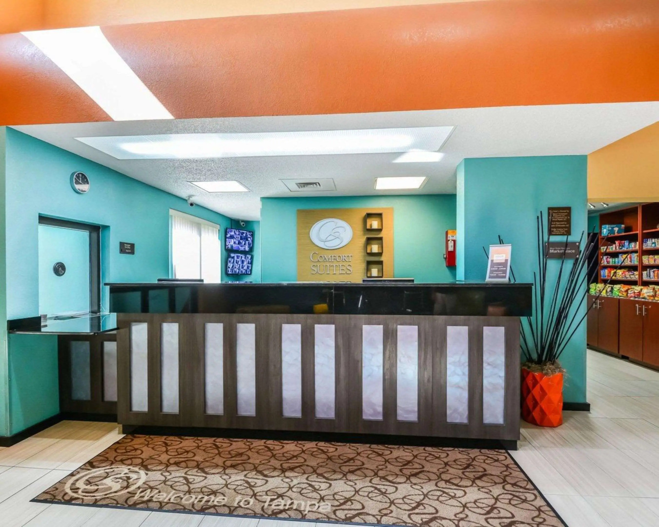 Comfort Suites Tampa - Brandon