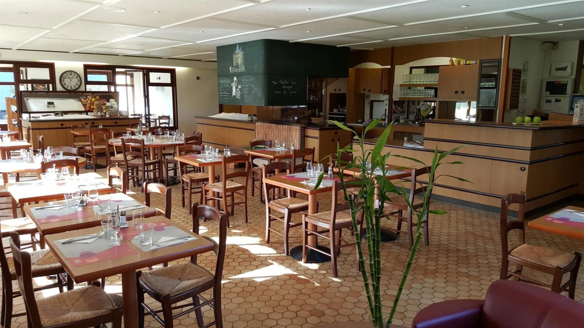 Le 2 by HOTEL AKENA LA FERTE BERNARD