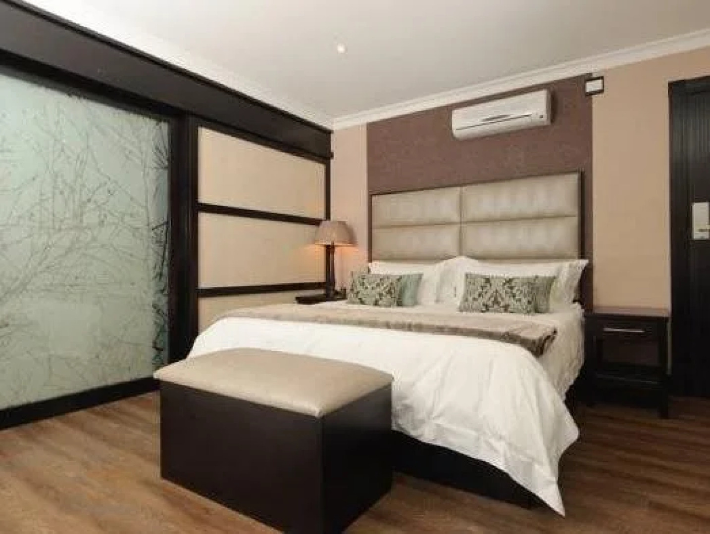 The Executive Suites  555