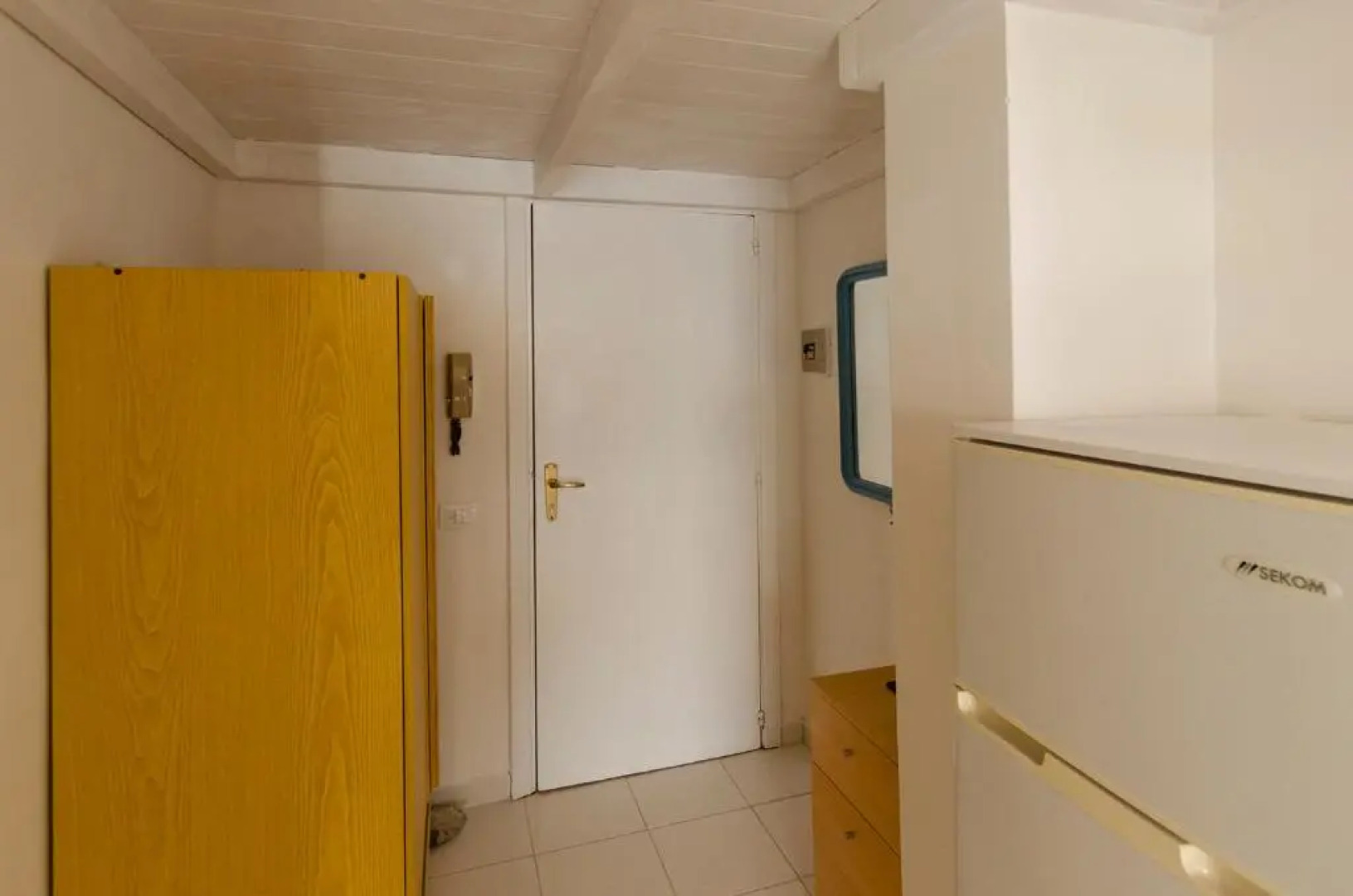 Fantastic studio, 2 min from the beach, sea view !