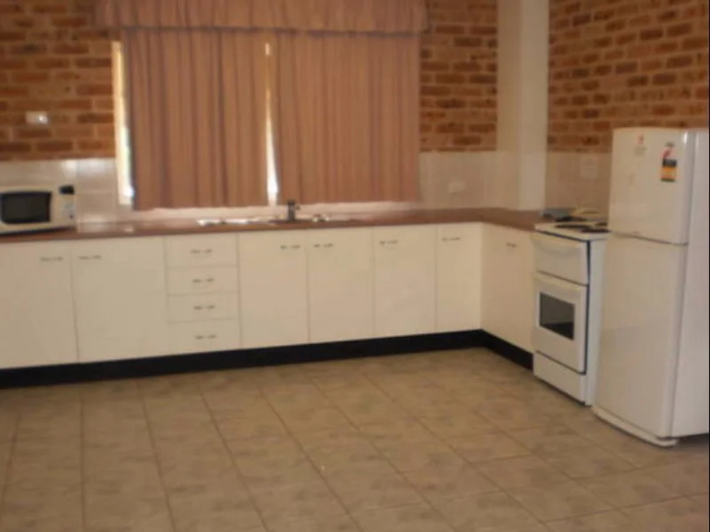 Lake Haven Motor Inn & Palms Restaurant