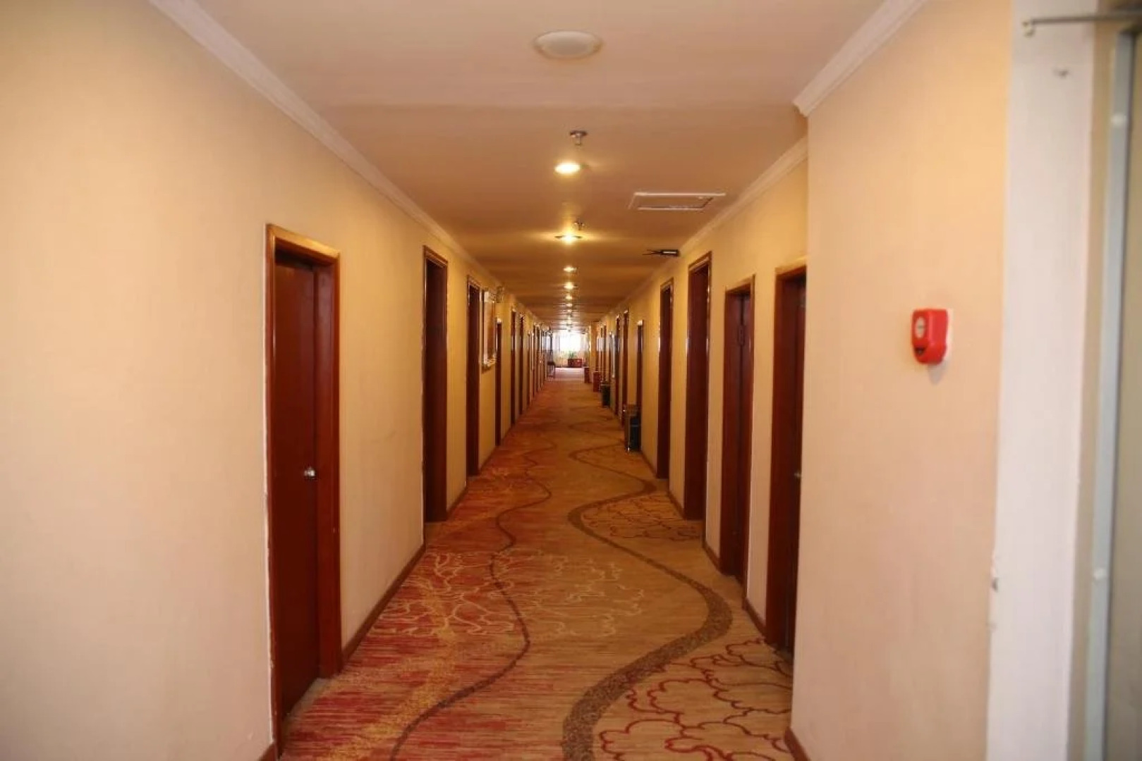 Longhua Business Hotel