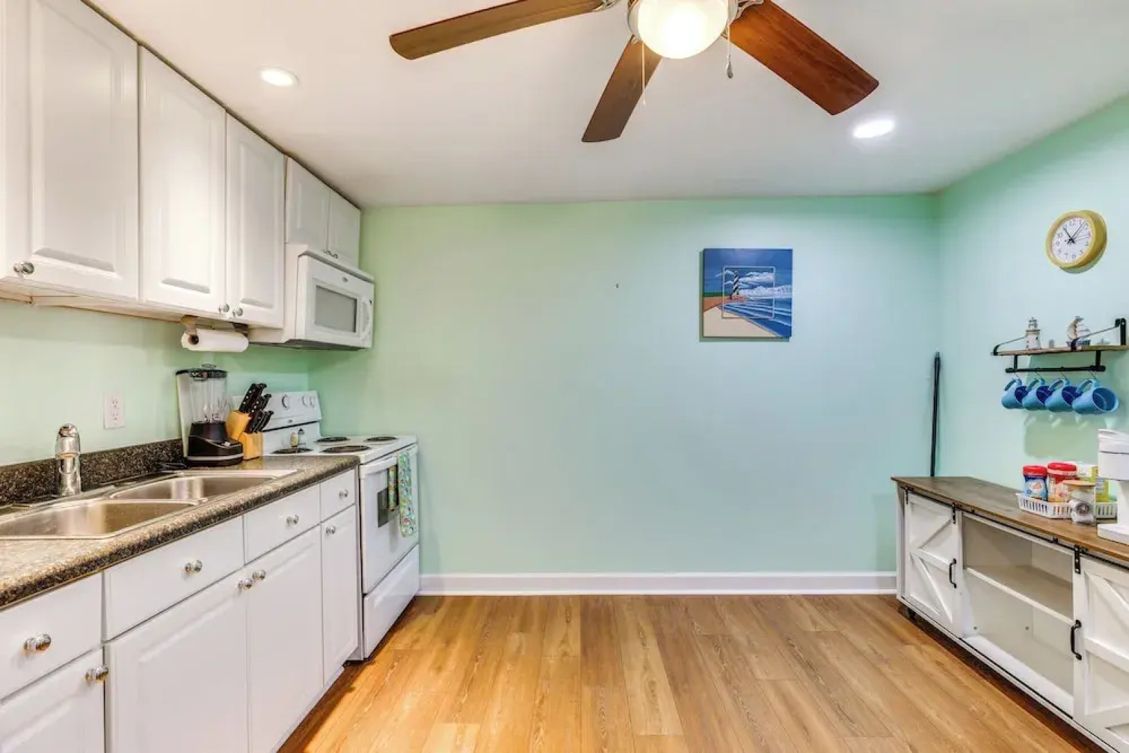 Walk to Shore: Atlantic Beach Condo w/ Pool Access