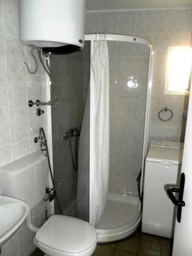 Sunny Port Apartment & Rooms