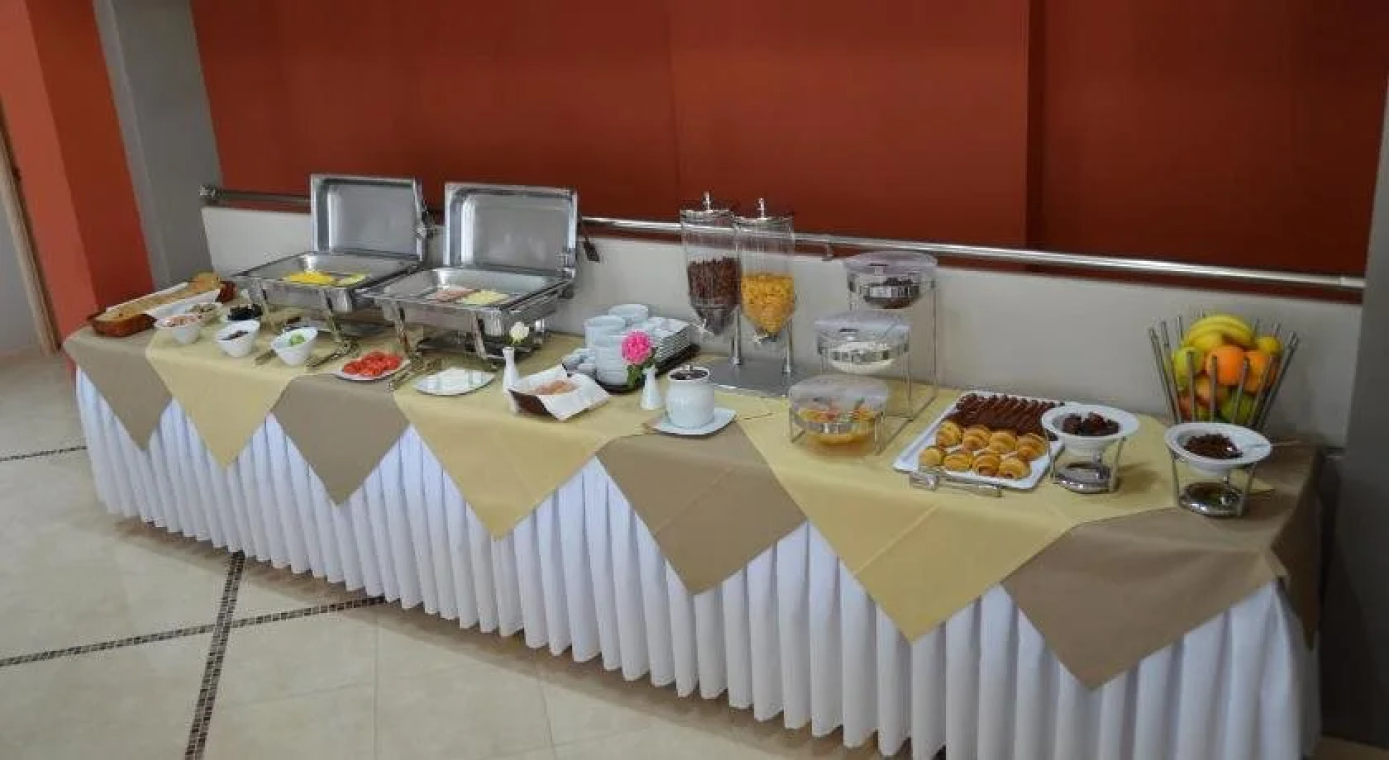 Sun & Sea Luxury Hotel