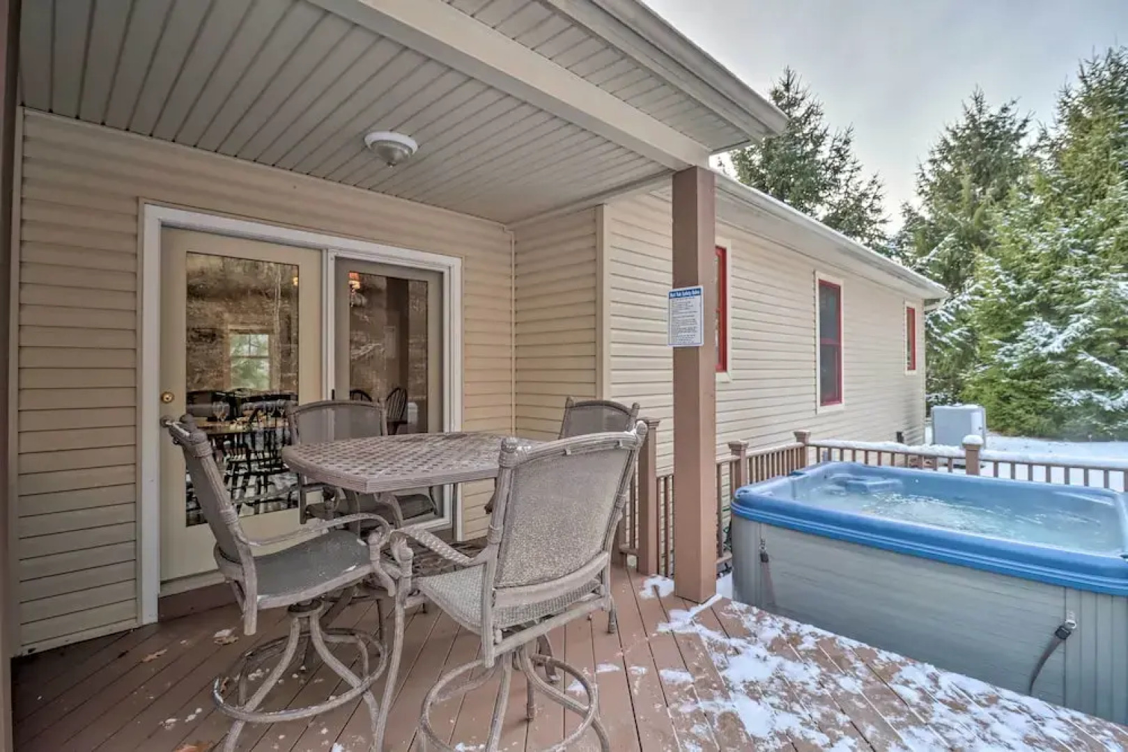 < Half-mi to Skiing: Lake Harmony Home w/ Hot Tub