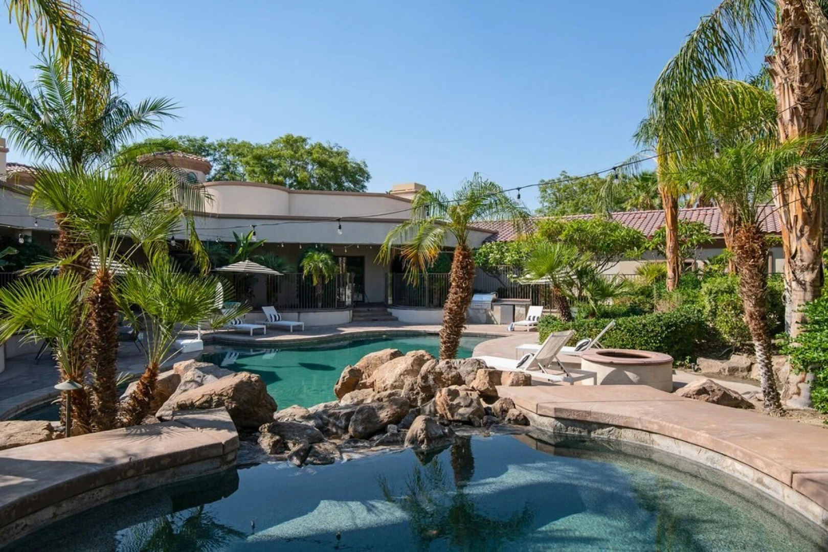 Villa Verbena by Avantstay Expansive Estate w/ B-ball Court, Pool/spa & Entertainer's Yard