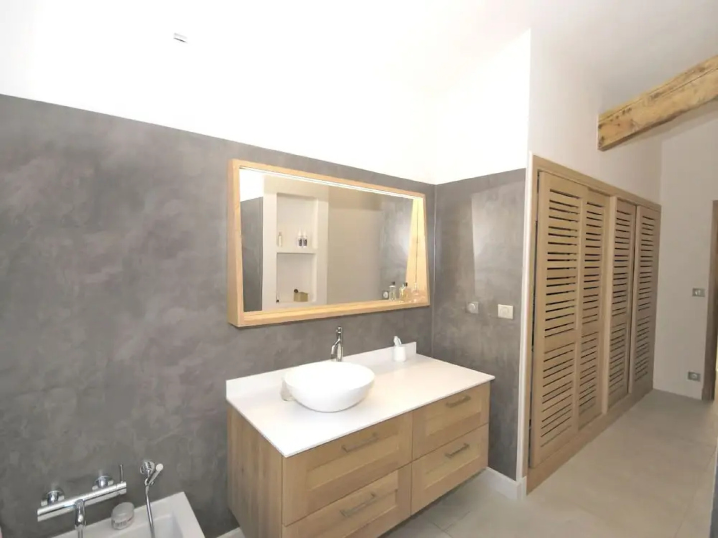 Beautiful Villa With air Conditioning, Large Private Swimming Pool and Near St. Remy-de-provence