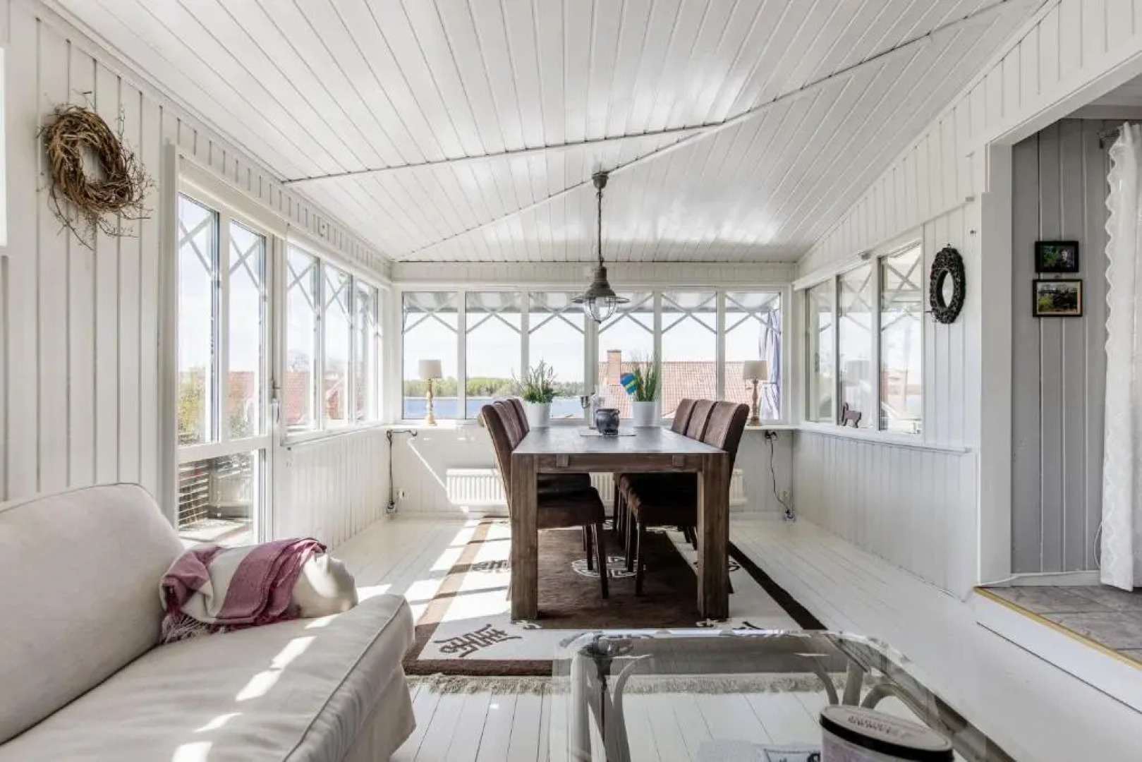 Lovely holiday home with a view of Lake Bolmen