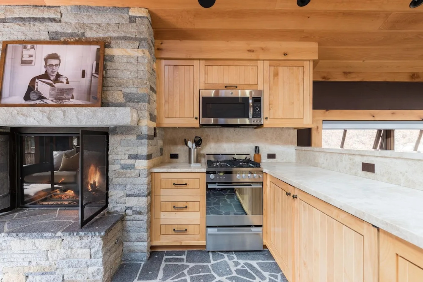 Hunter by AvantStay | Riverfront Cabin w/ Prvt Cottage | 10Mins from Squaw