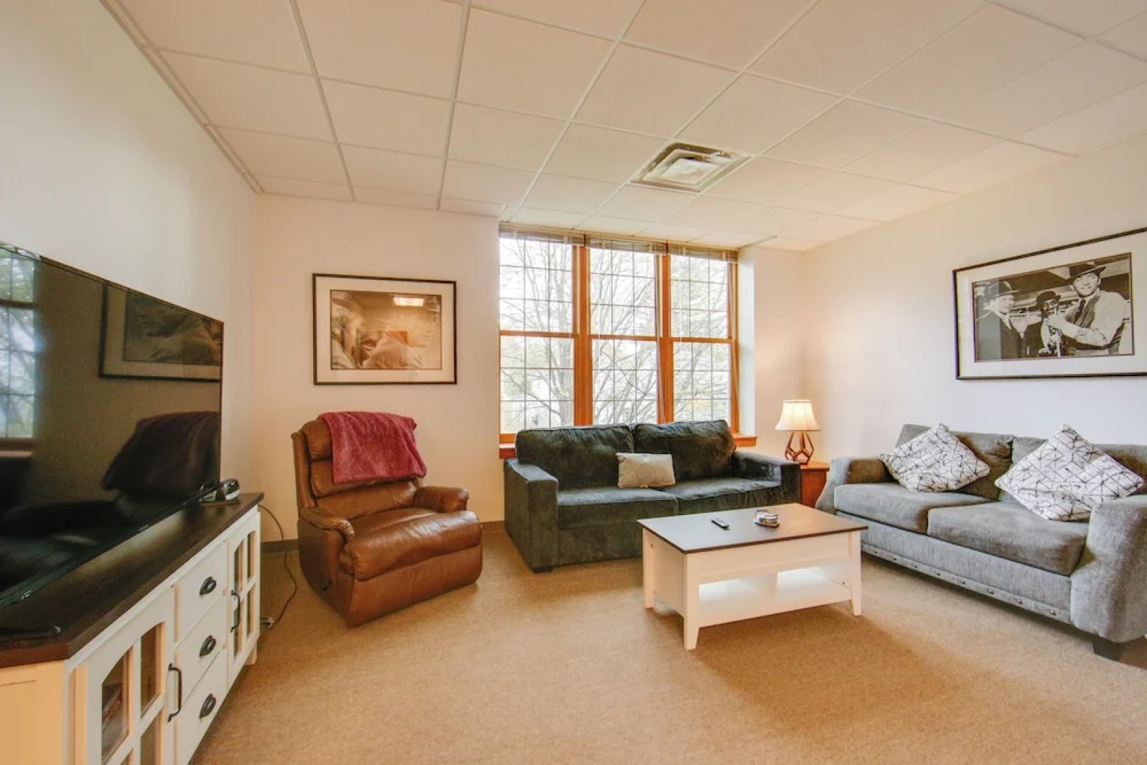 20 Mi to Dtwn Pittsburgh: Pet-friendly Apartment