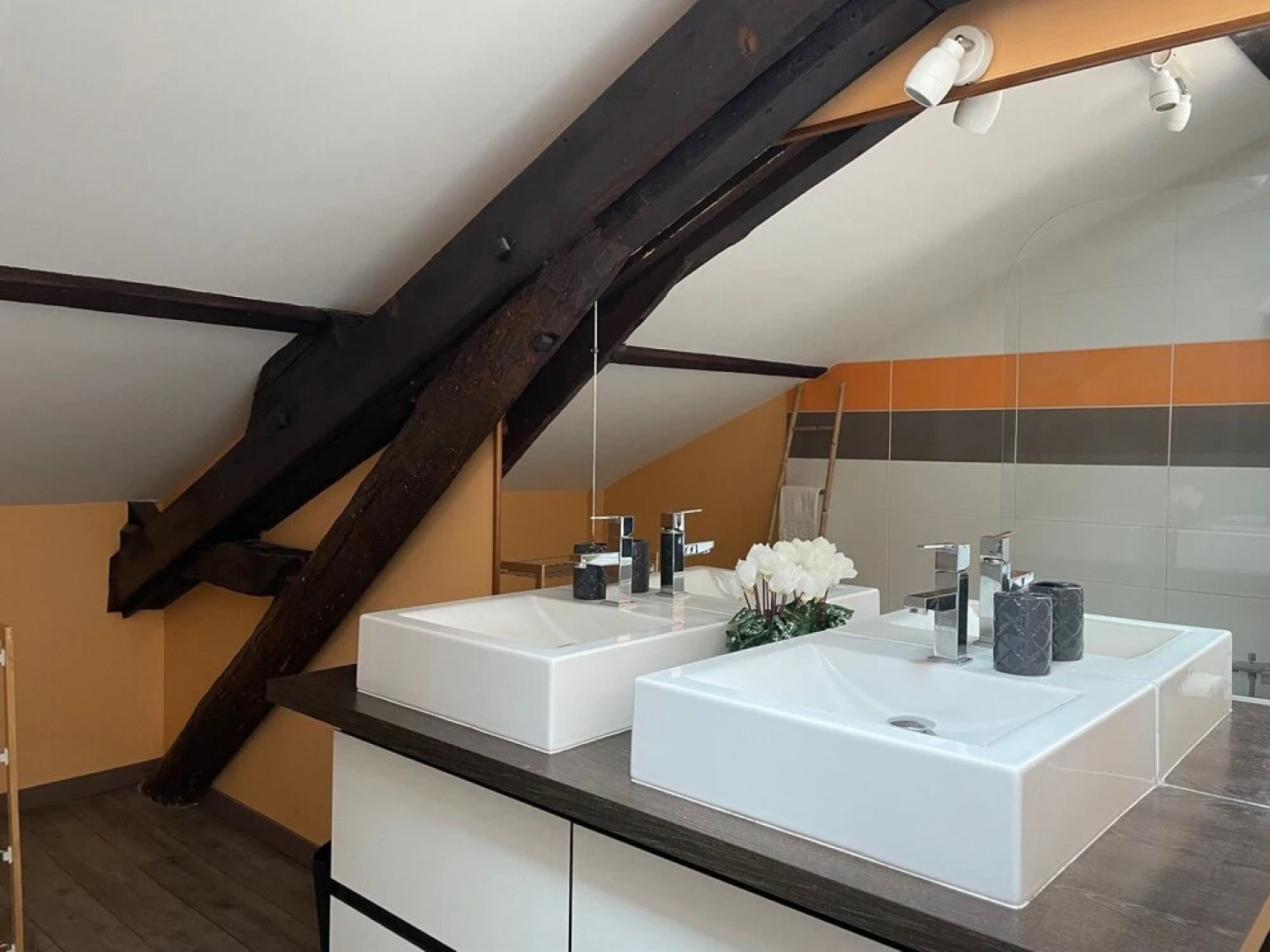 Spacieux T3 Mansardé Avec Parking Périgueux