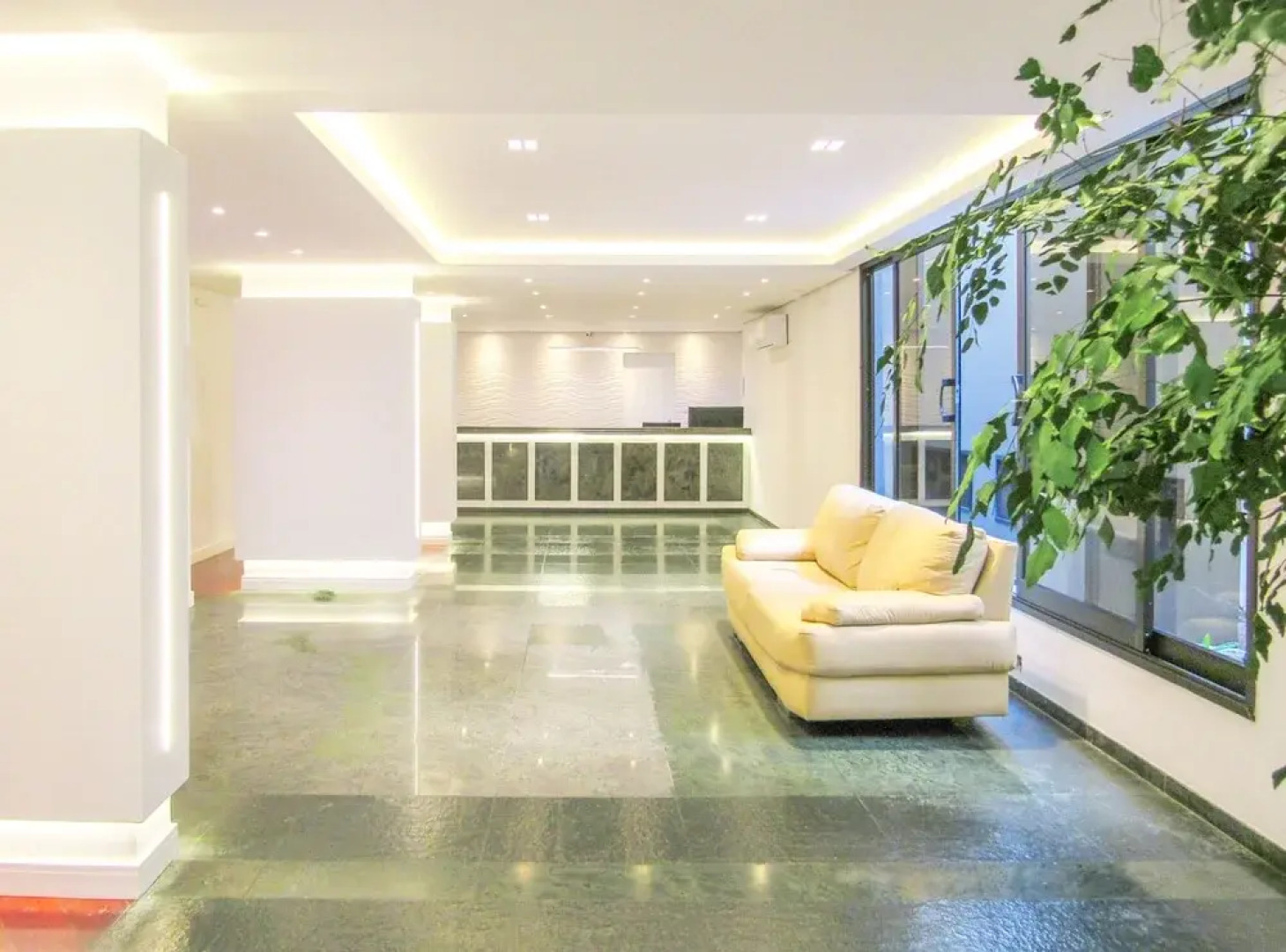 Apto a 200 m da Praia das Pitangueiras-guaruj SP