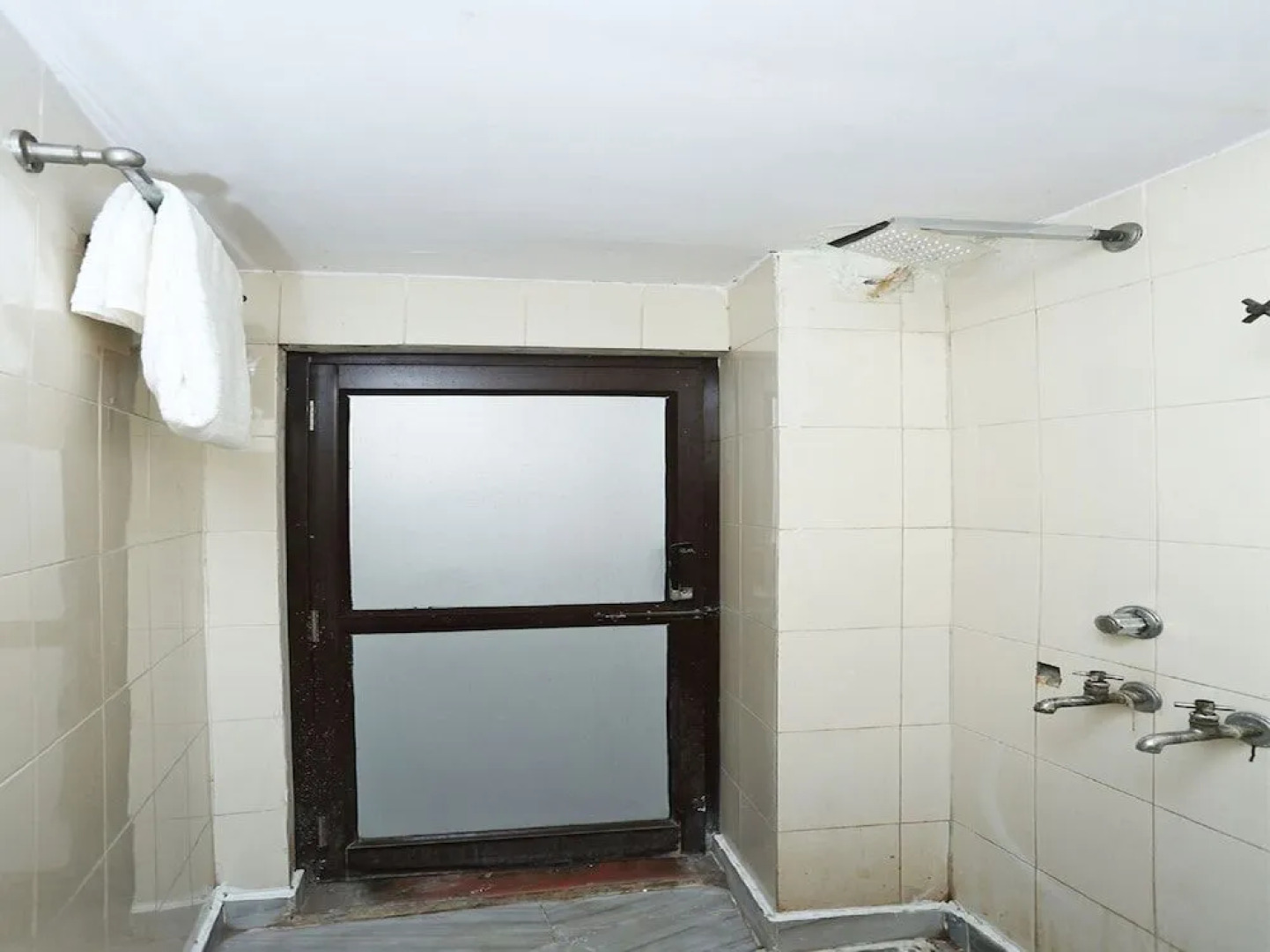 OYO 28282 Hotel J J Crown