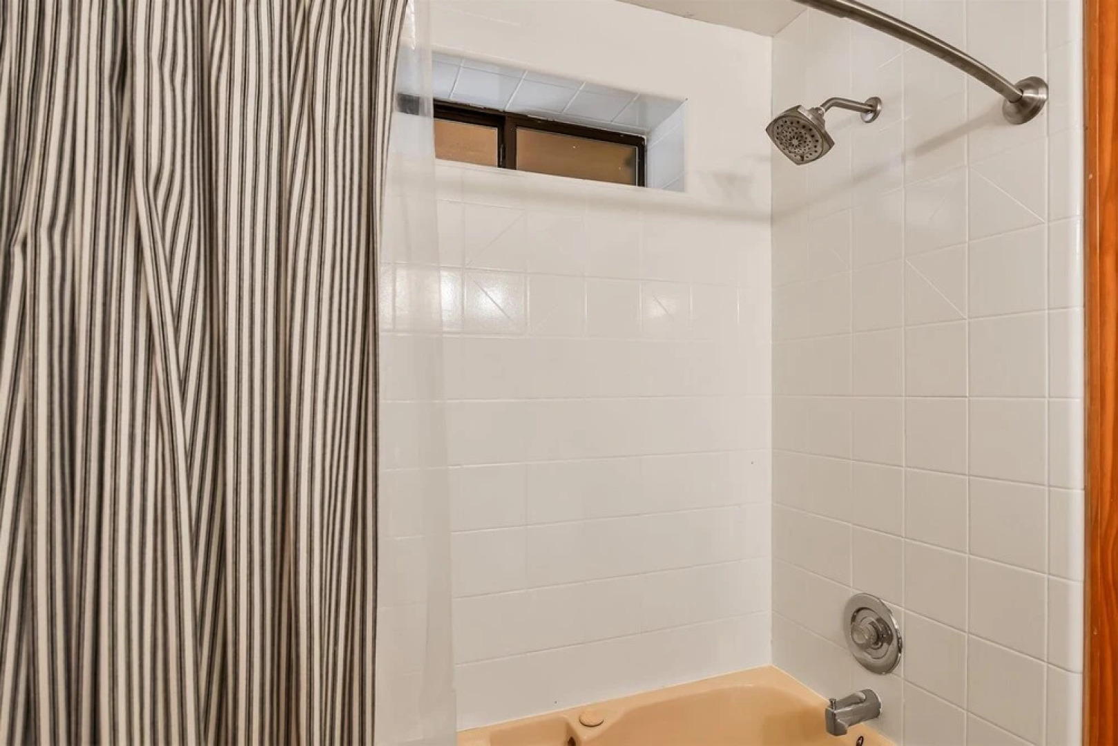 Cozy Hilltop Retreat