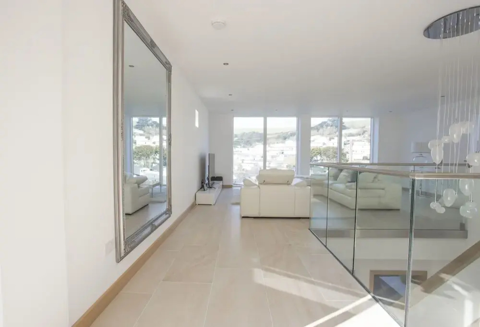 4 bed beach house with hot tub