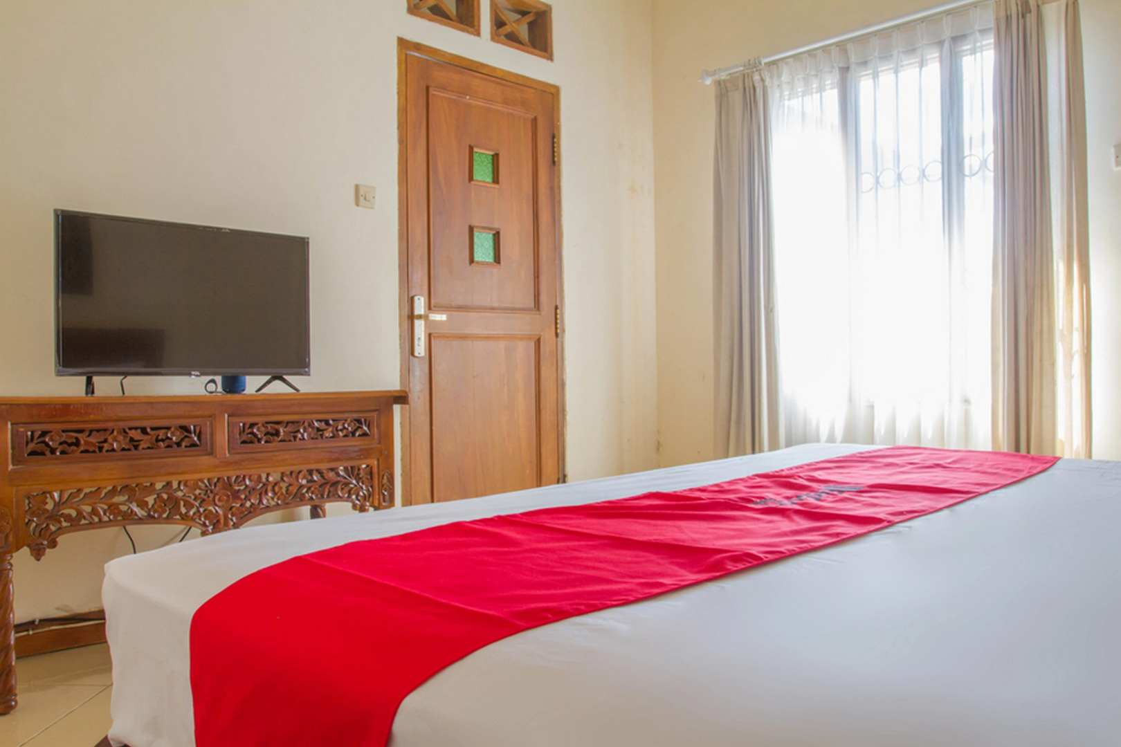 RedDoorz Plus @ Otista Garut