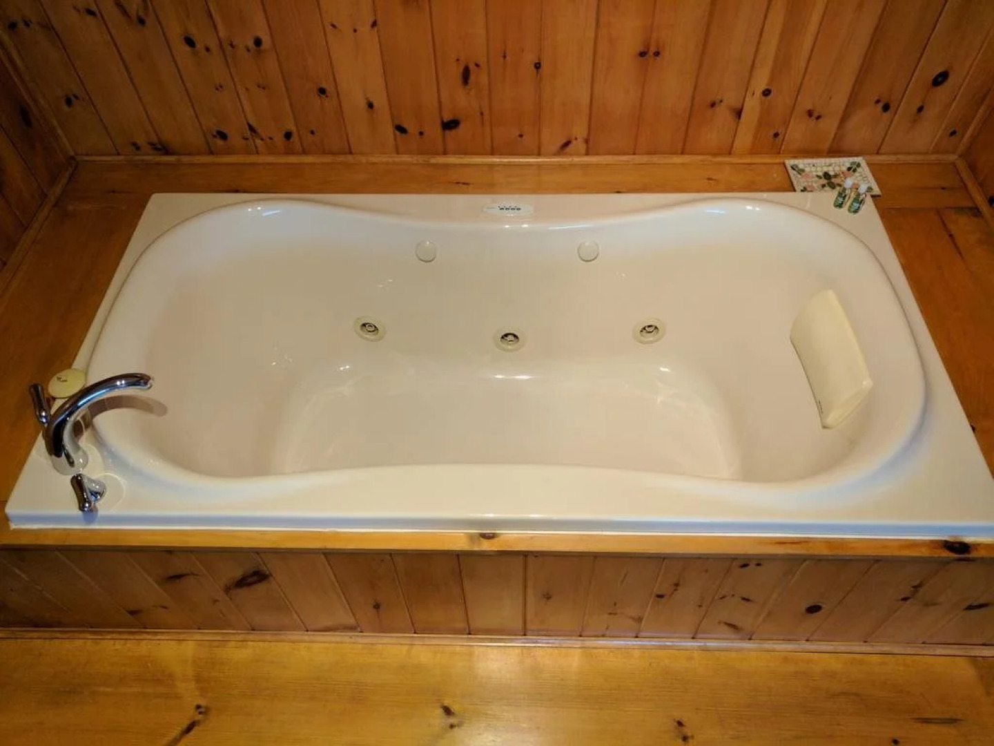 Algonquin Lakeside Inn