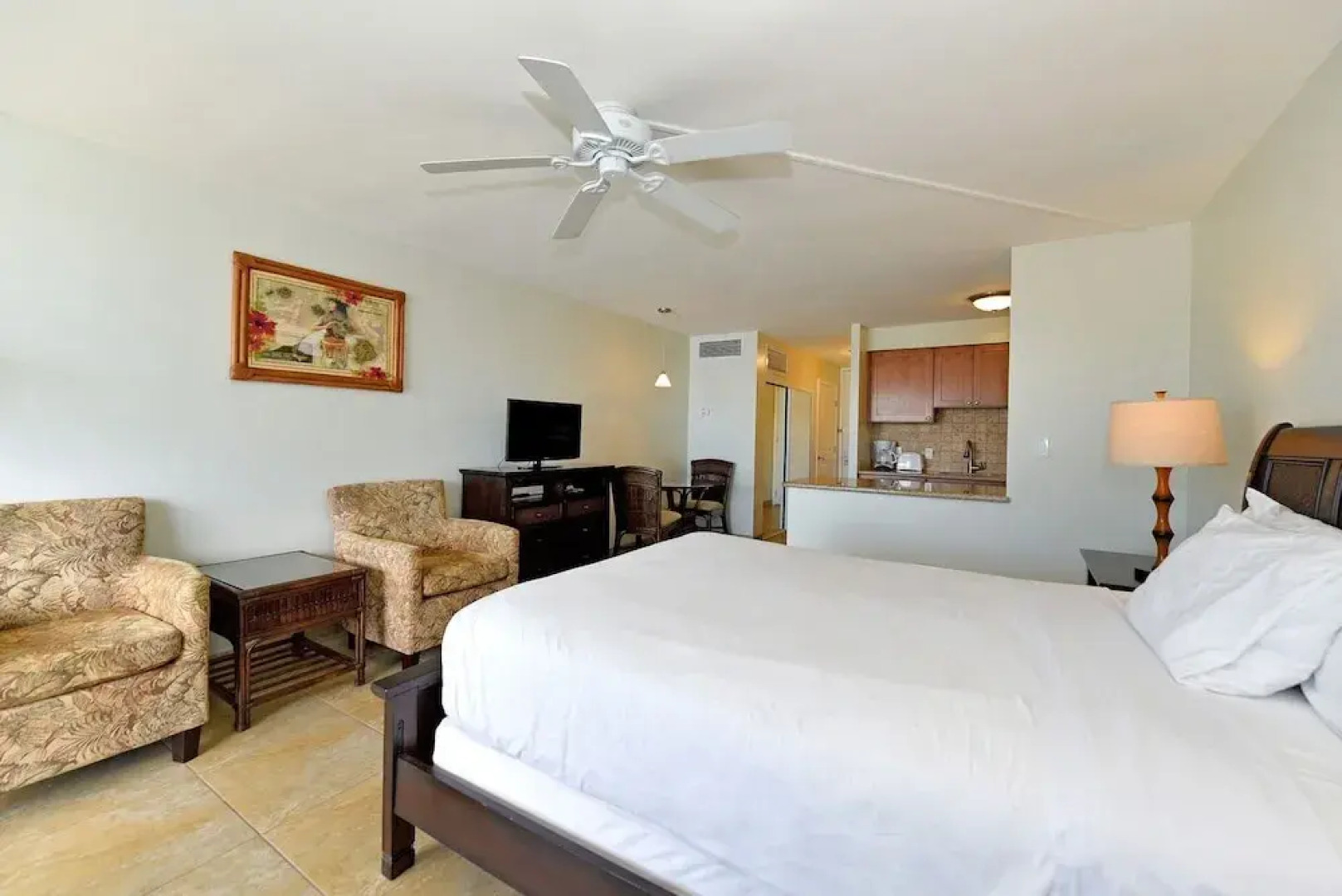 Lahaina Shores #425 Studio Bedroom Condo by RedAwning