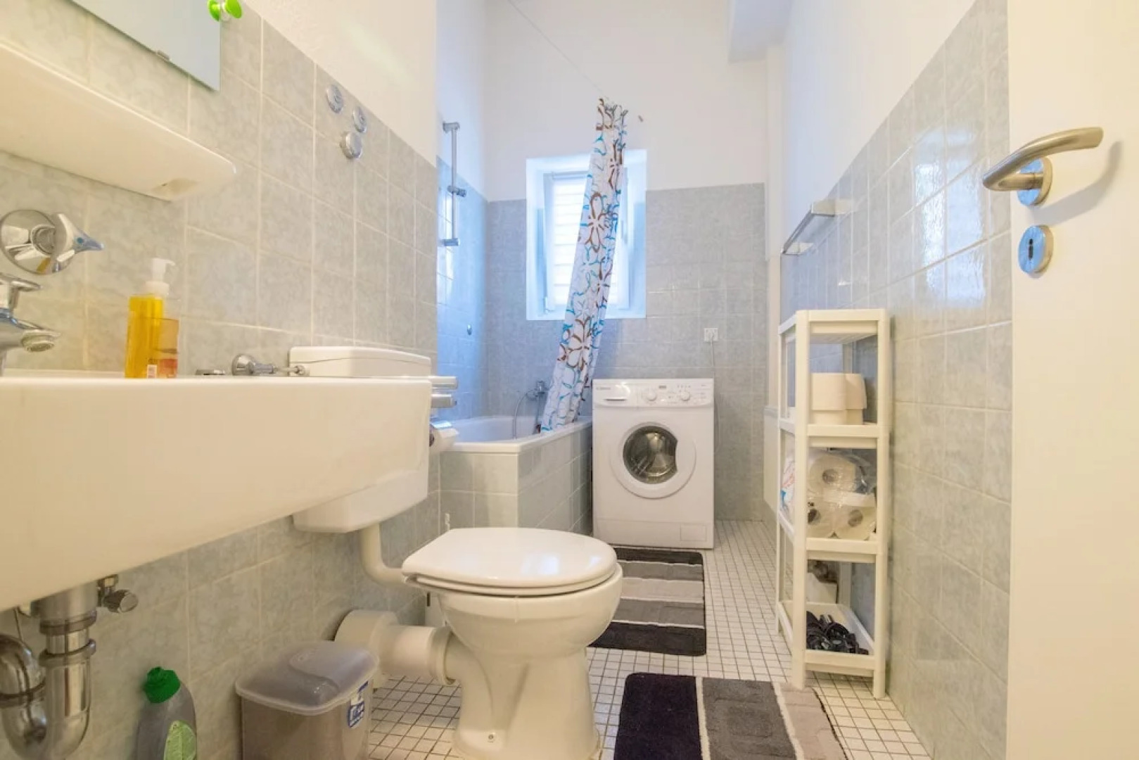 Tolstov-Hotels Large 3 Room Apartment