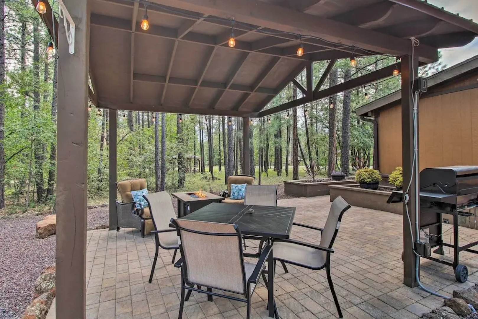 Cozy Pinetop Mountain Escape: Hike, Golf & Ski!