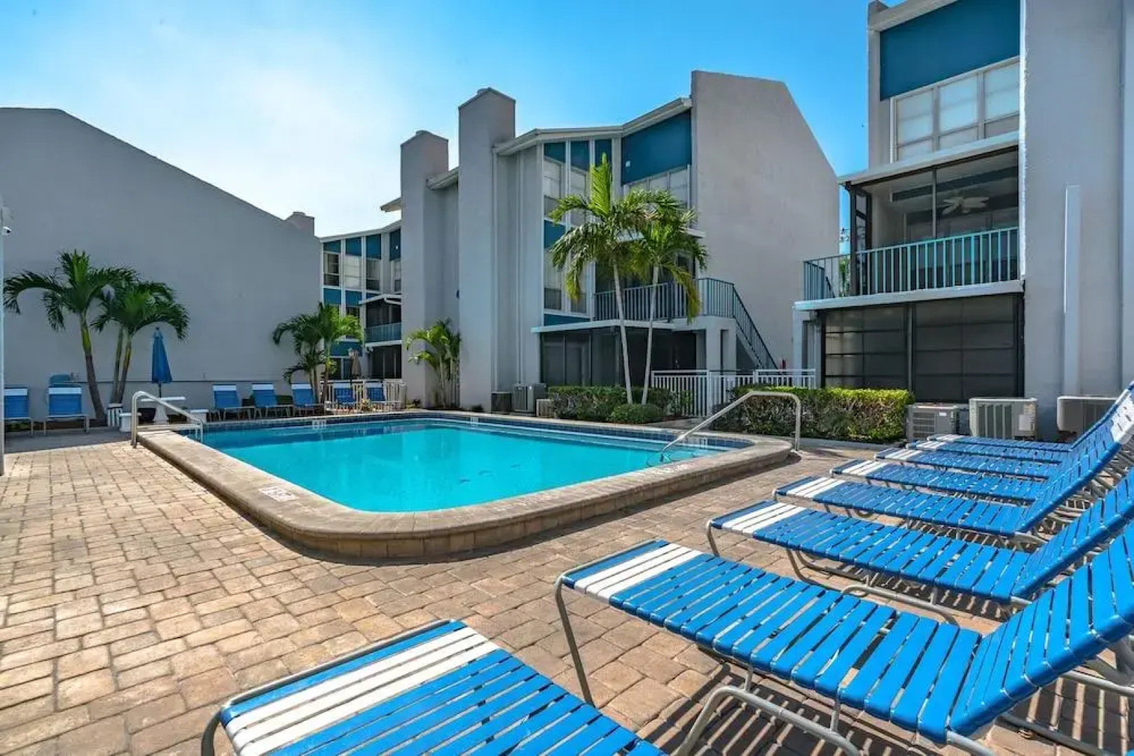 Madeira Beach Yacht Club 215f