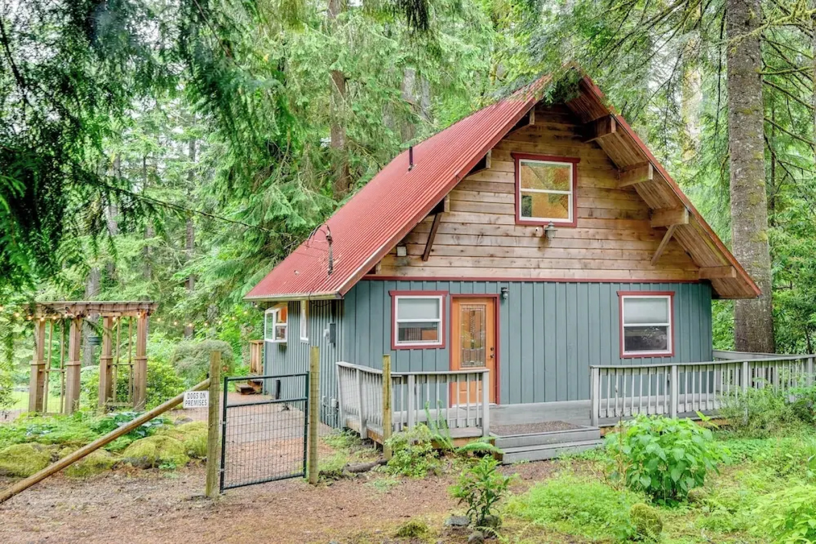 Peaceful Mt. Hood Cabin w/ Hot Tub & Fire Pit!