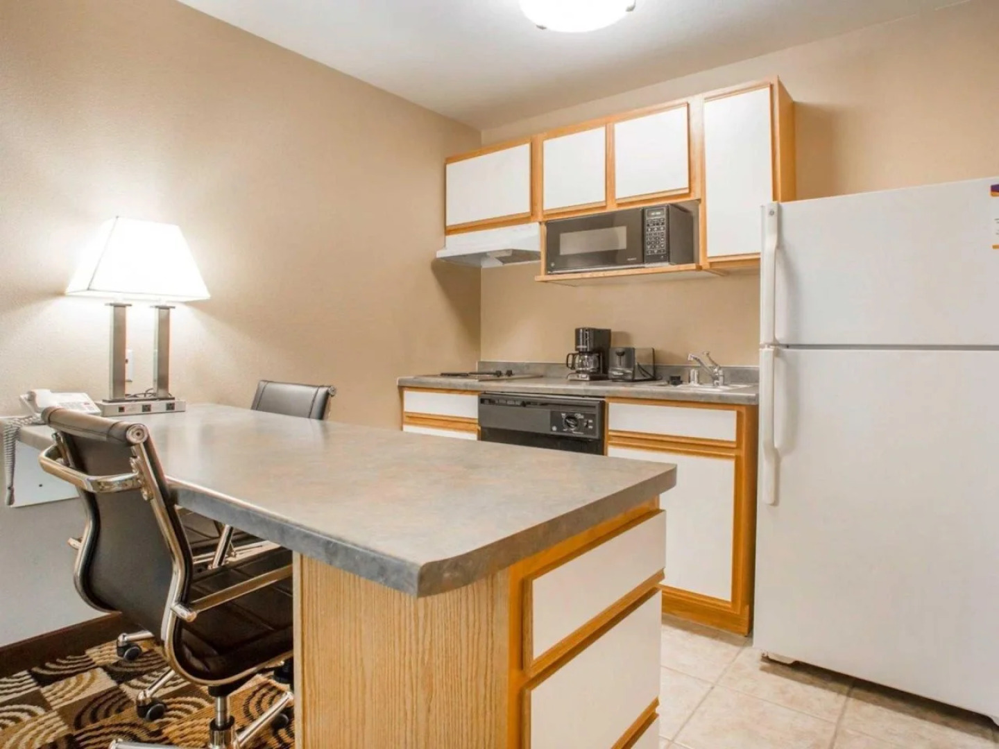Hawthorn Extended Stay by Wyndham Milwaukee Airport