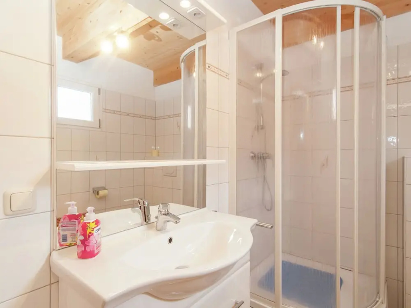 Spacious Chalet near Kreischberg Ski Area