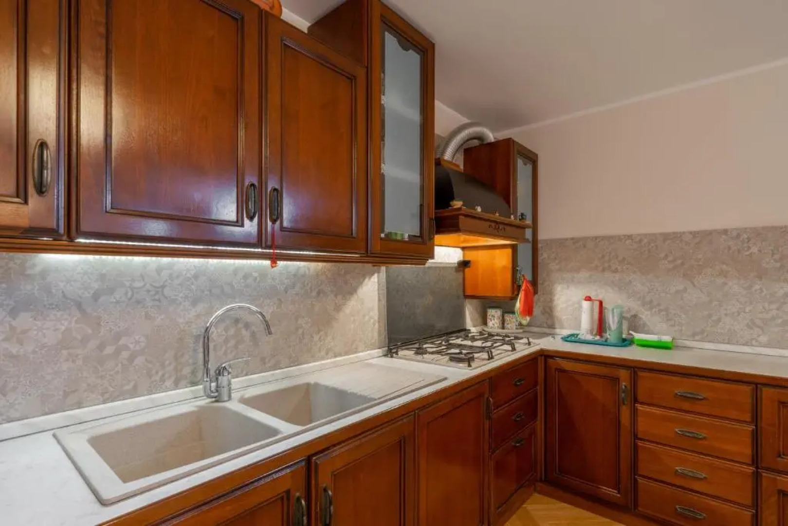 Intera villa con 2 bagni 4 camere da letto e box auto