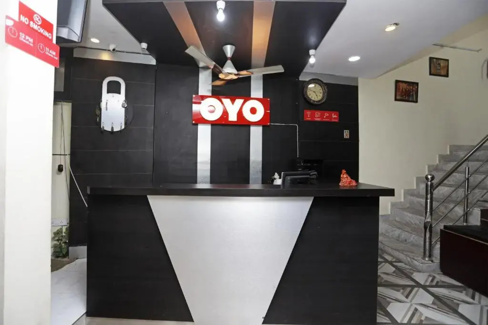 Super OYO 14332 Raj Palace