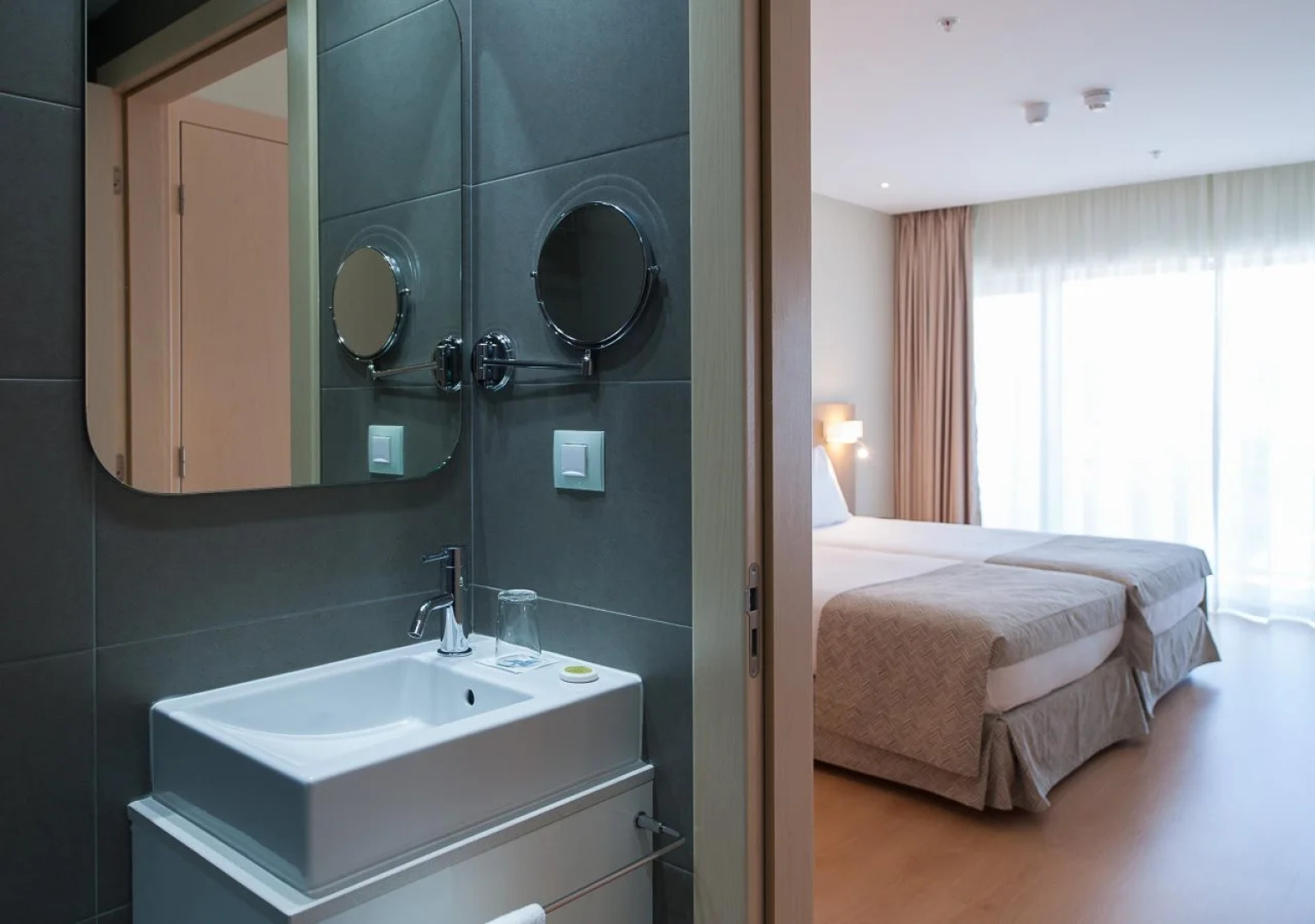 Eurostars Oasis Plaza Hotel