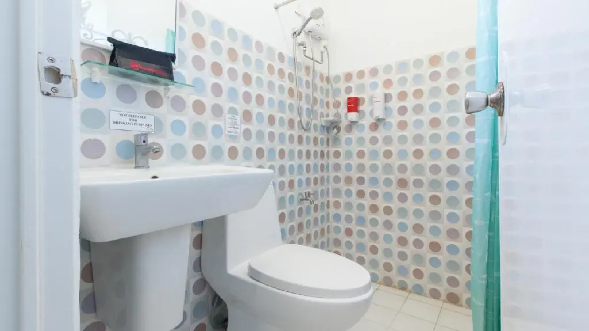 RedDoorz Plus @ Santa Catalina Metro Vigan