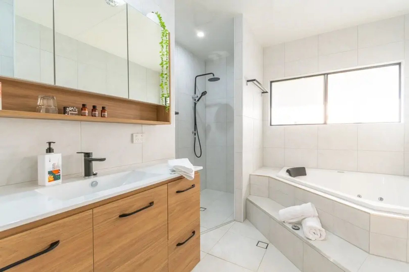 Birds 'n' Bloom Cottages