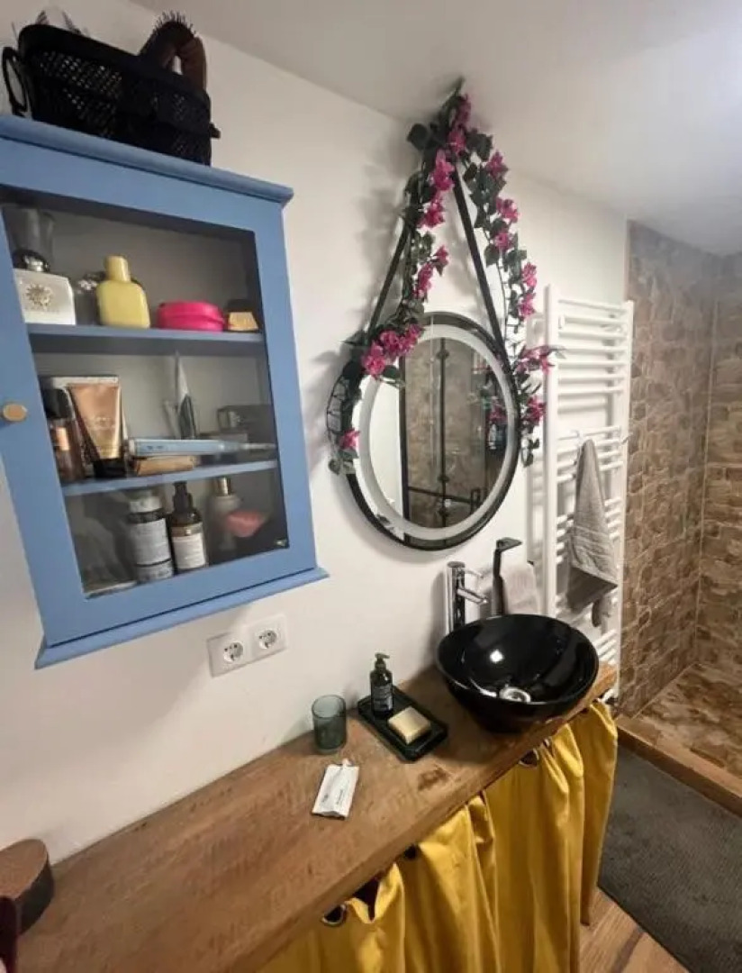 Cozy Contemporary Saxon Apartment