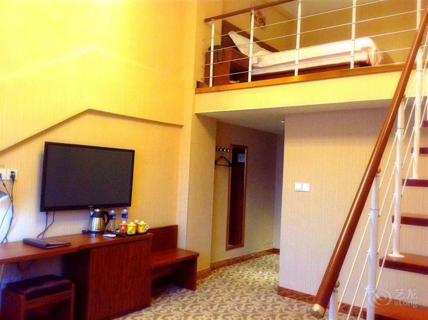 Hualian Business Hotel