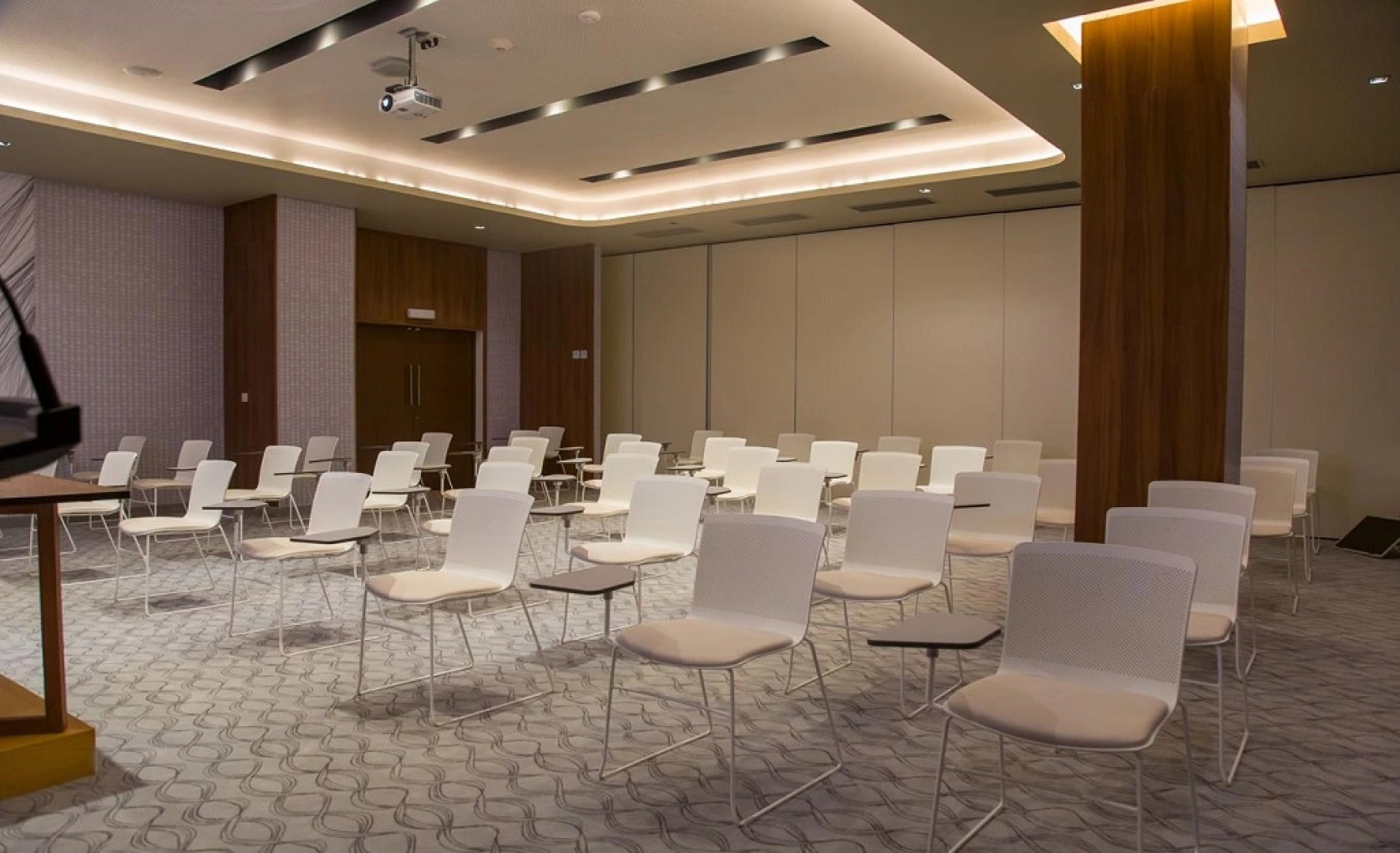 Gran Muthu Almirante Beach