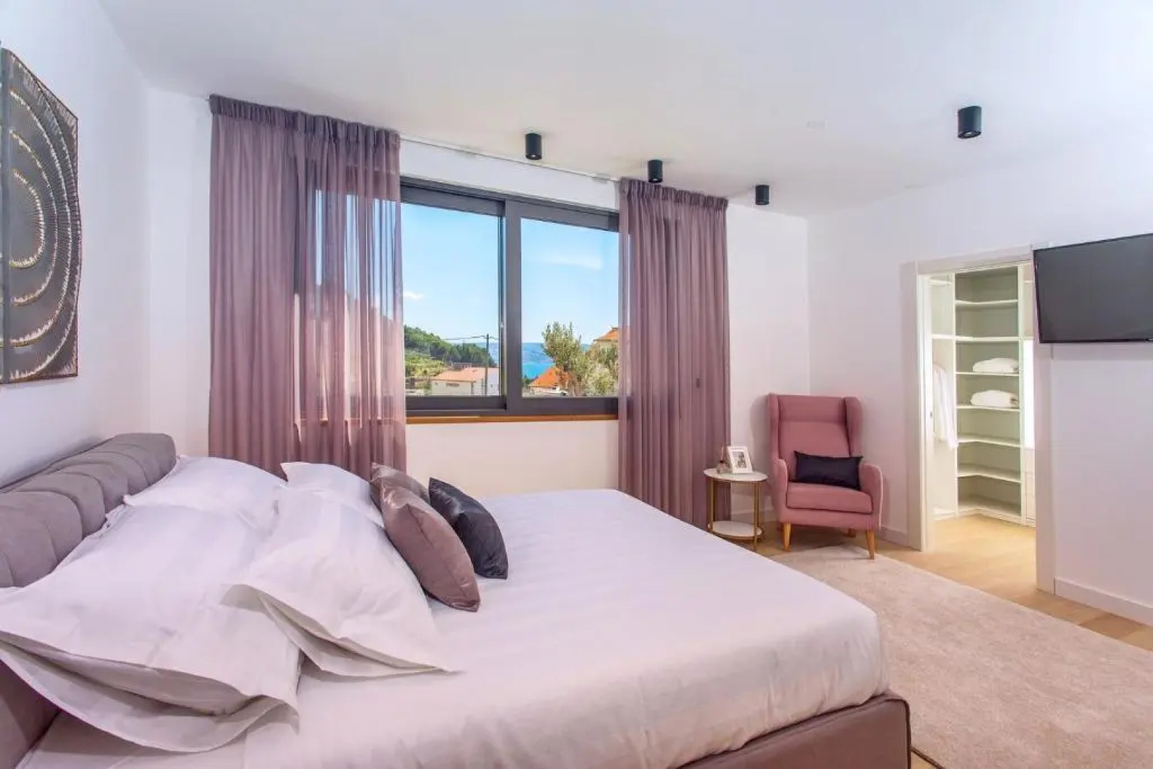 Luxury VILLA CECILIA with 4 en-suite bedrooms located 250m from the beach in Podstrana, max 8 people