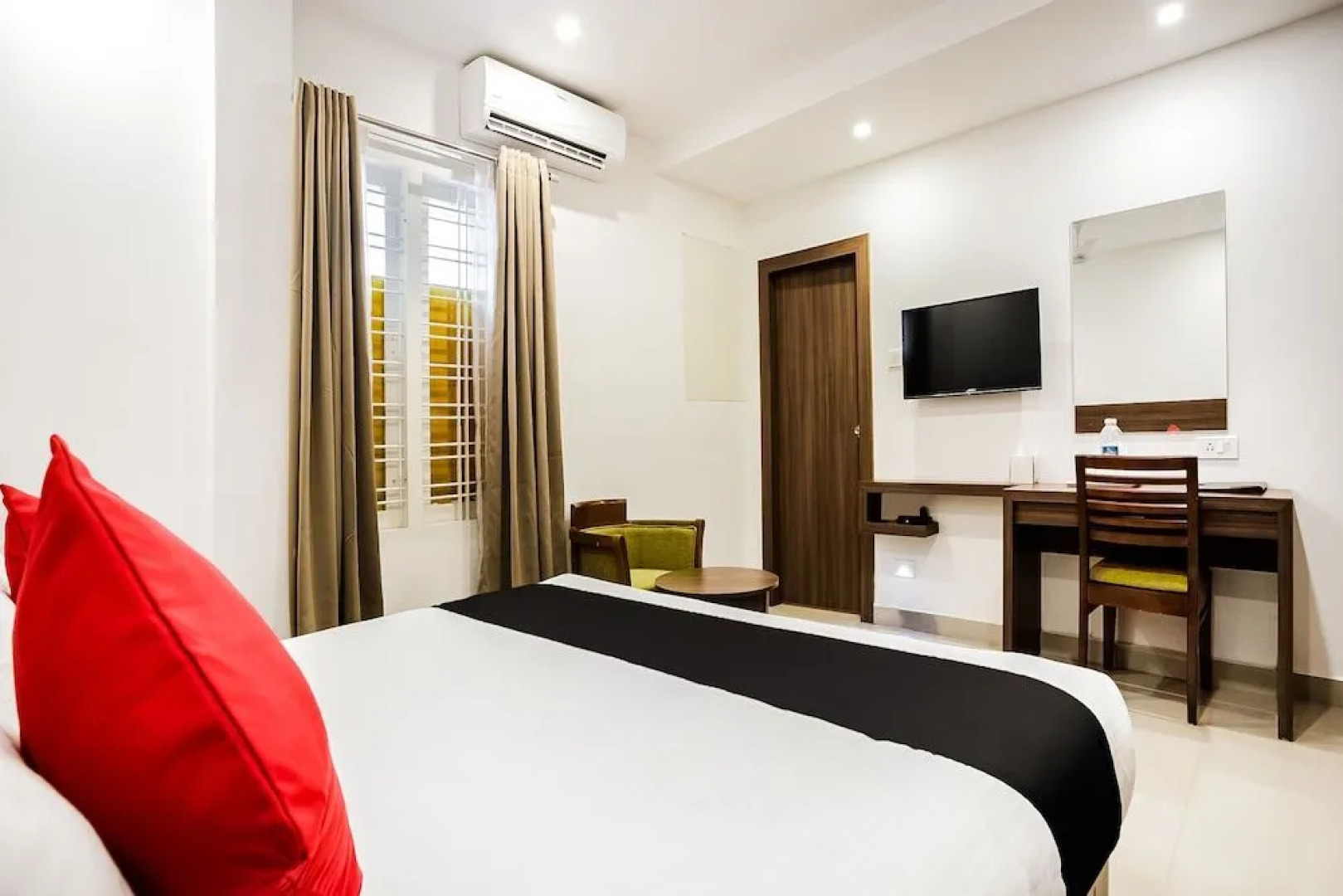 Capital O 60558 Hotel Midhuna International