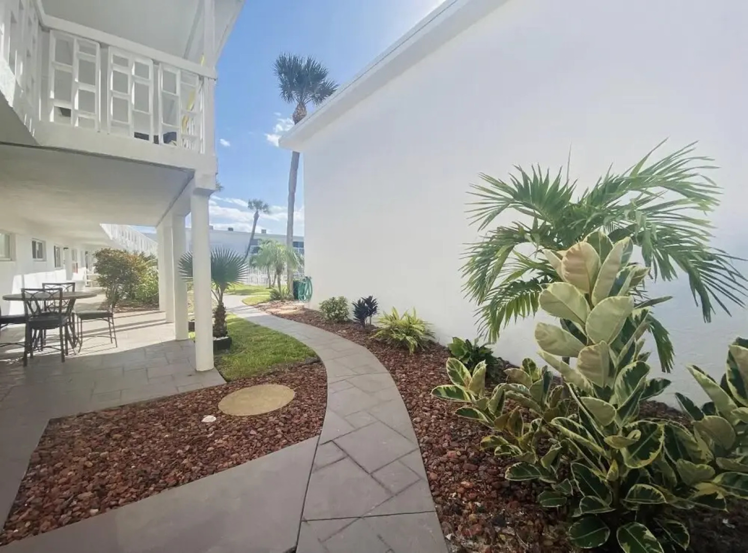 Studio With Full bed Near the Beach!!