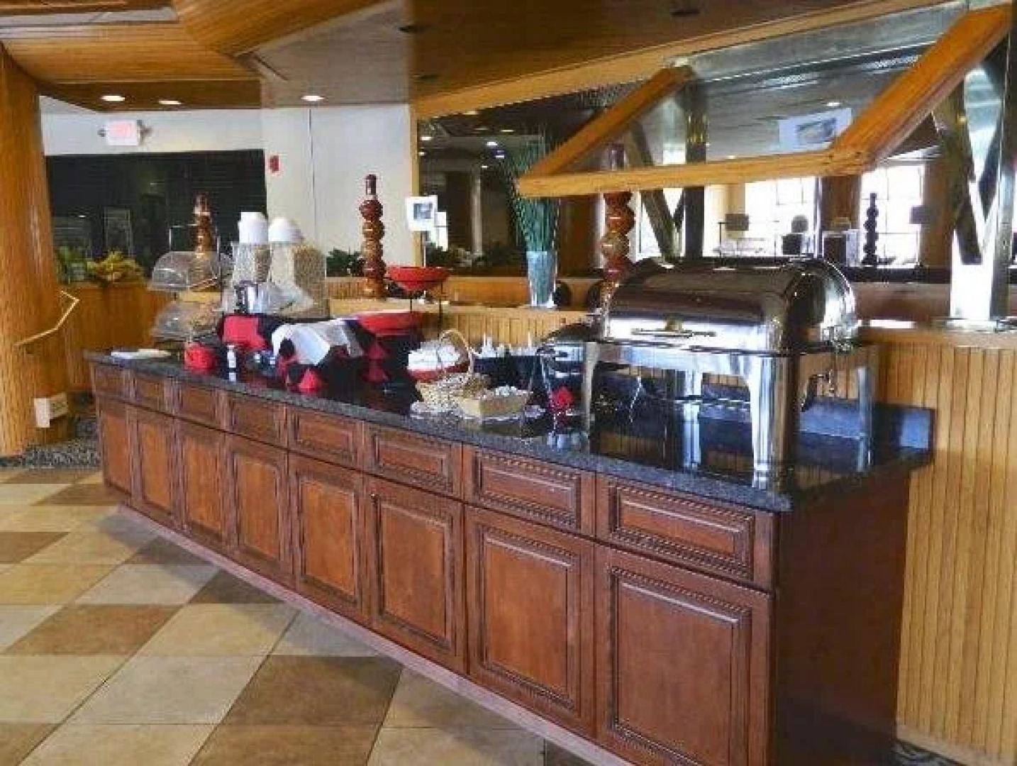 堪萨斯城豪生广场会议中心酒店(Howard Johnson Plaza Kansas City Hotel & Conference Center)