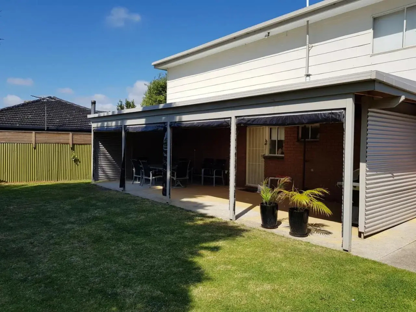 Portarlington beach shack 50 metres to the water