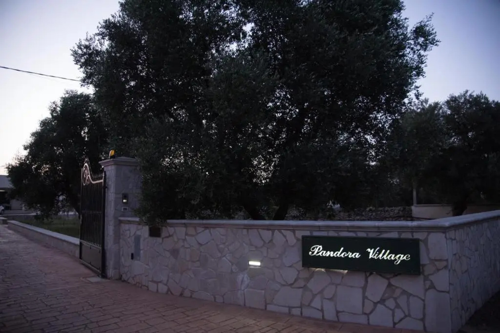 Pandora Luxury Suite