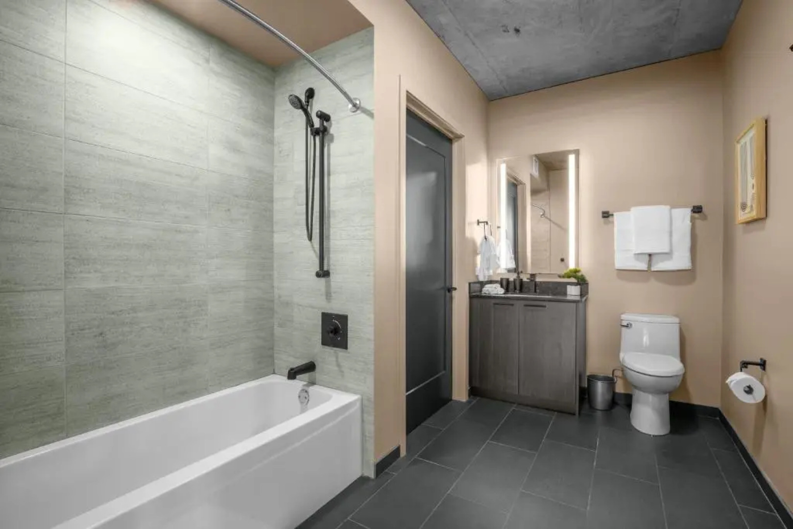 3BR Elegant Glass Penthouse Pool With Deck & Gym