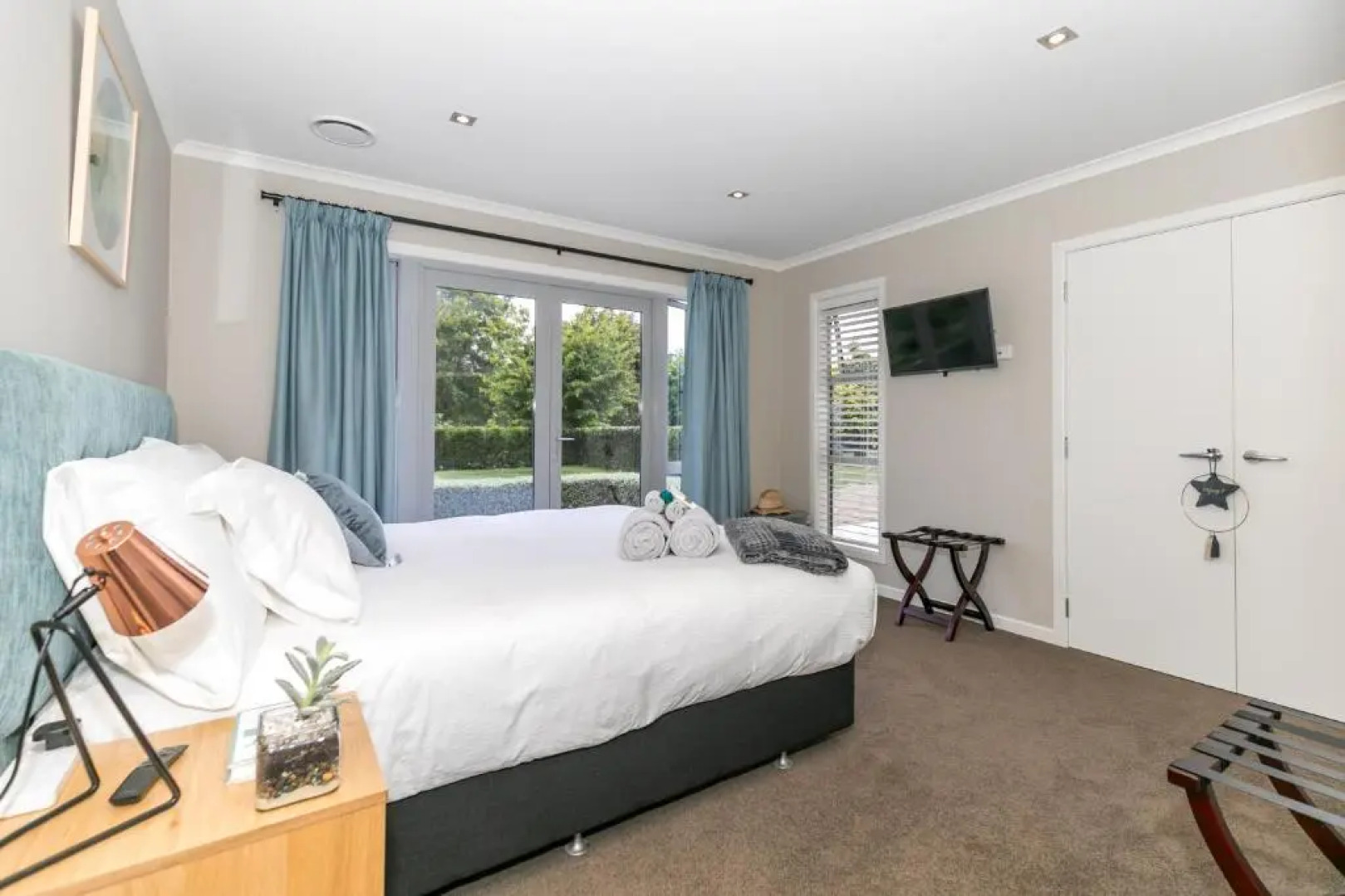 Spacious Modern Two-Bedroom Apartment