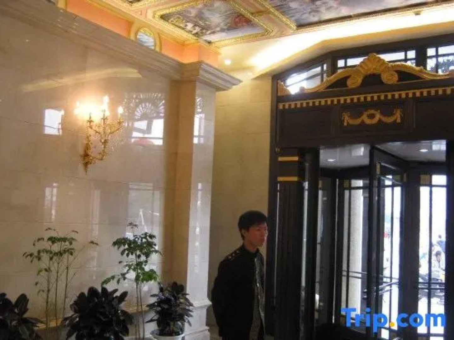 Garden Lakefront Sego International Hotel