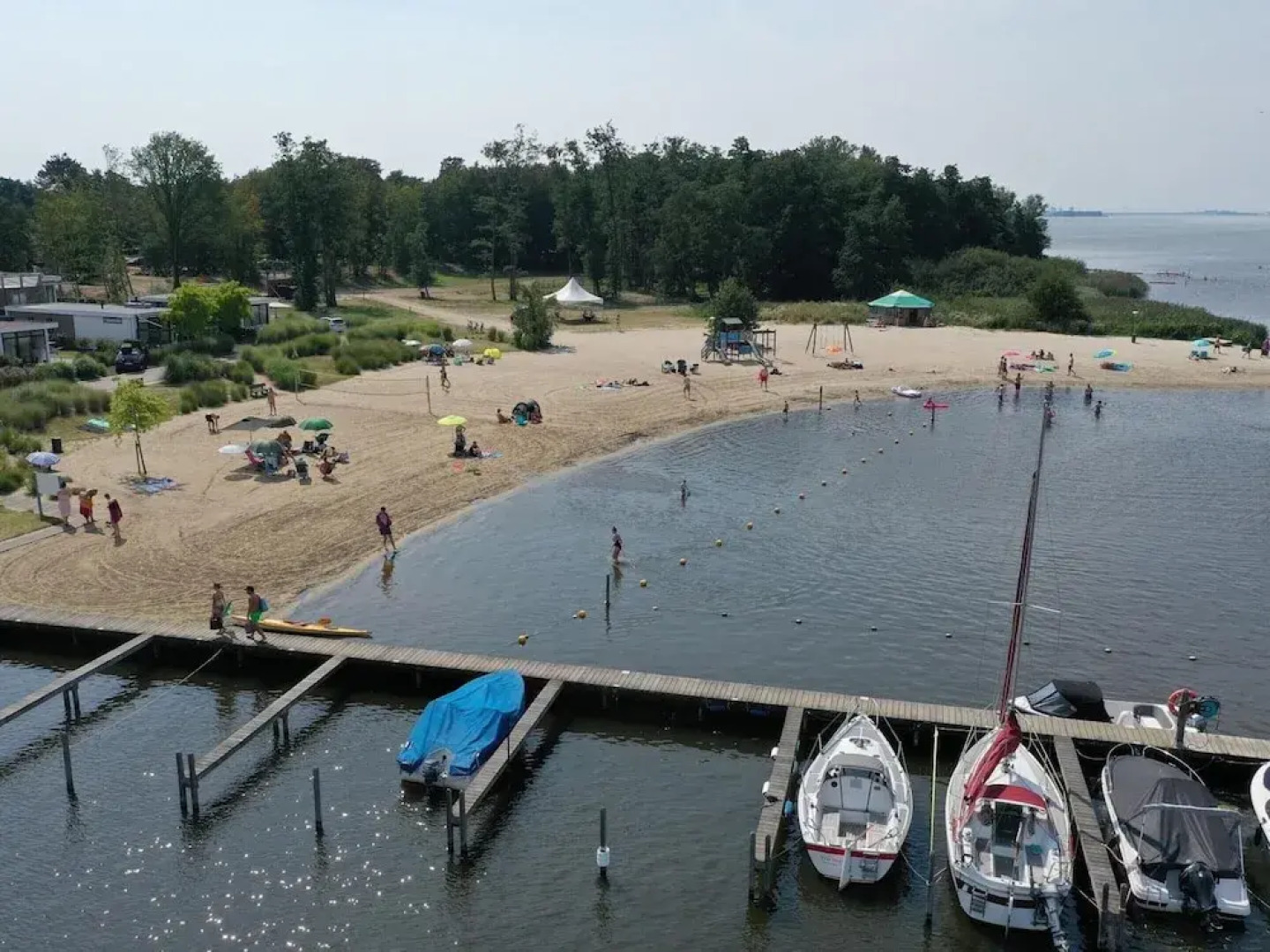 Veluwemeer Chalet With Microwave